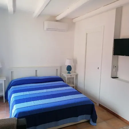 Molo 78 Vacanze * 체팔루