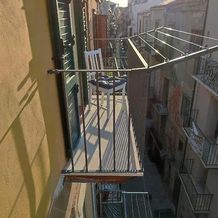 Molo 78 Vacanze 아파트 체팔루